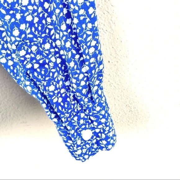 Old Navy Women's Large Petite Long Sleeve Button Down Top Blue and White - Picture 8 of 10